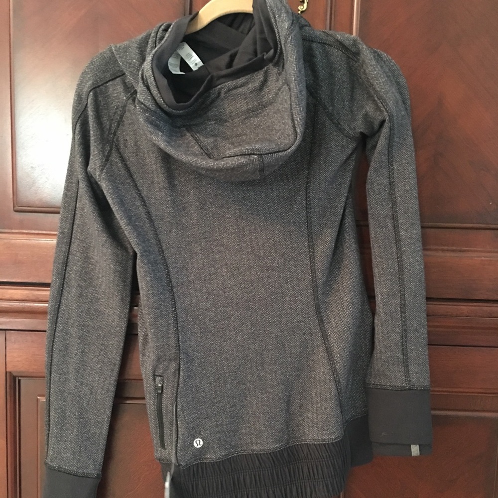 Lululemon long sleeve hoodie NWT